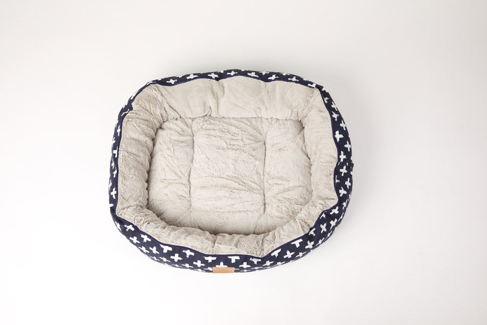 4 Seasons Reversible Circular Dog Bed - Navy Cross Print