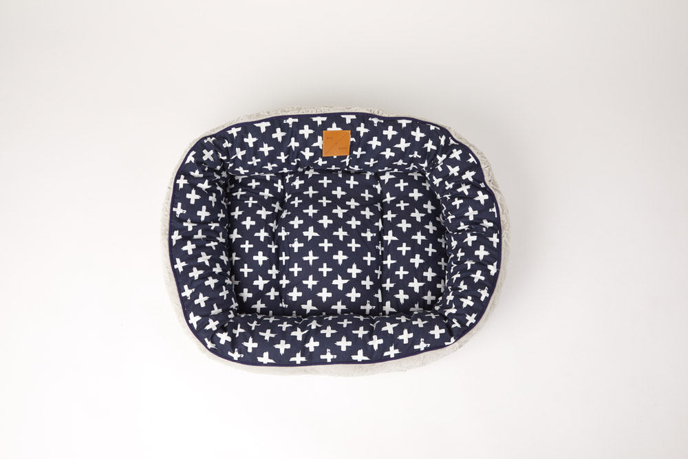 4 Seasons Reversible Circular Dog Bed - Navy Cross Print