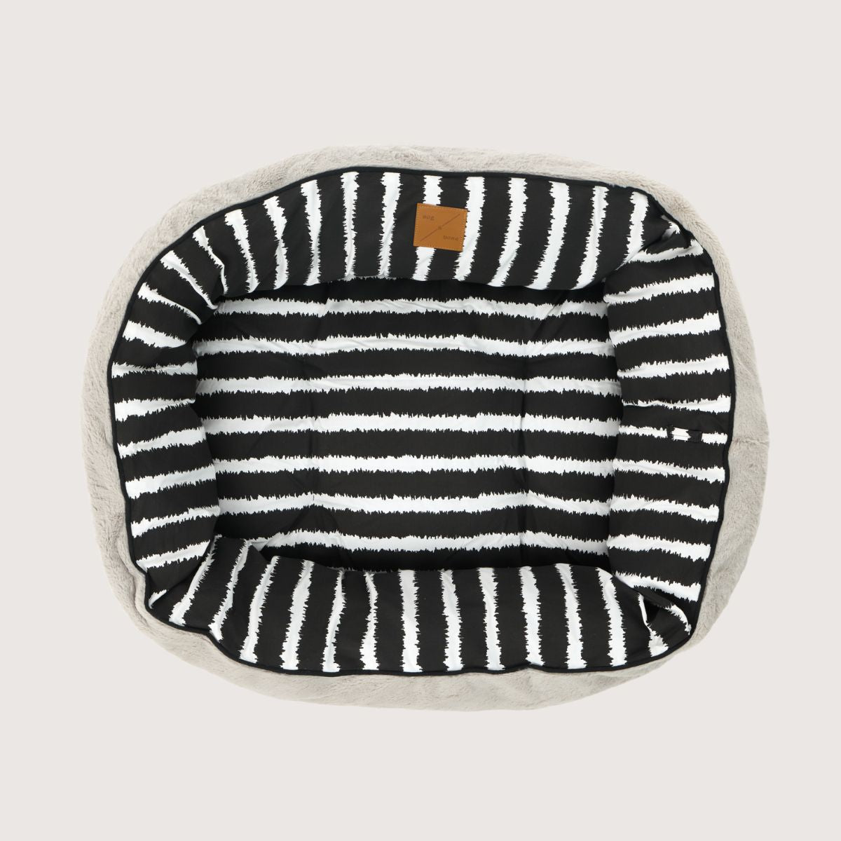 4 Seasons Reversible Circular Dog Bed - Black Artisan Print