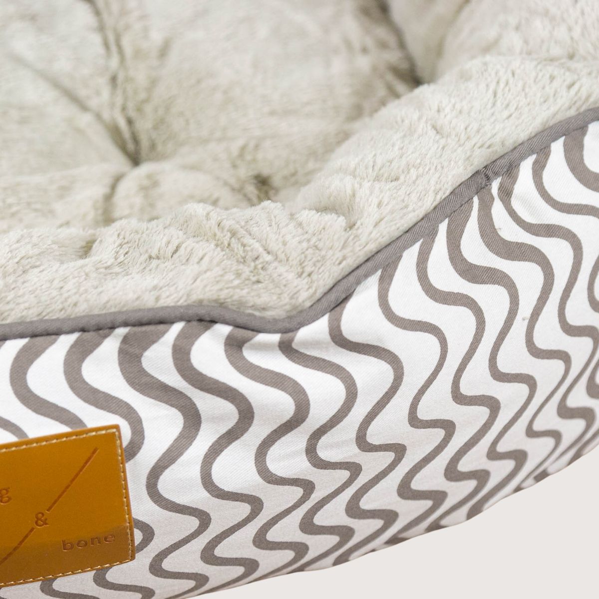 4 Seasons Reversible Circular Dog Bed - Mocha Wave Print