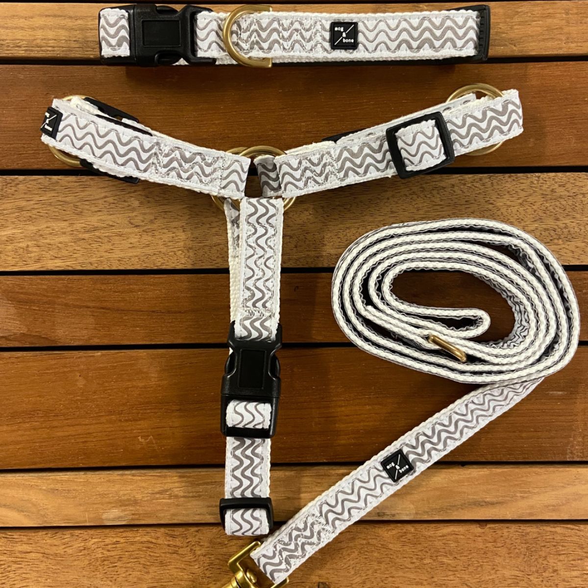 Dog collar and leash set with wave pattern on a wooden surface