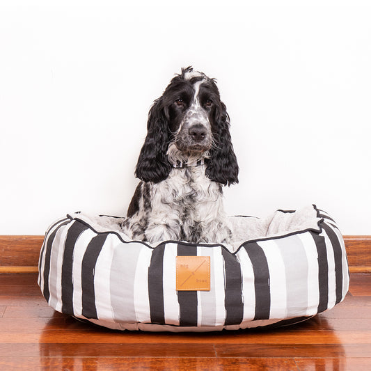 Mog & Bone Pet Products 4 Seasons Reversible Circular Dog Bed - Pebble Black Brush Stroke Print